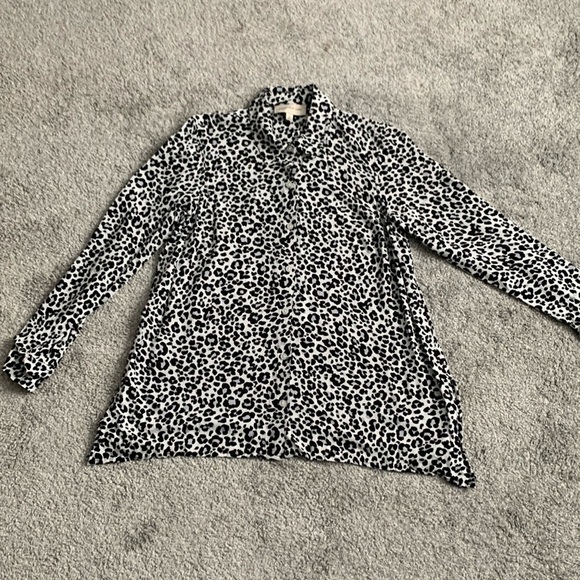 Jones New York Sport Cheetah white black gray button down women’s size medium - Picture 1 of 10